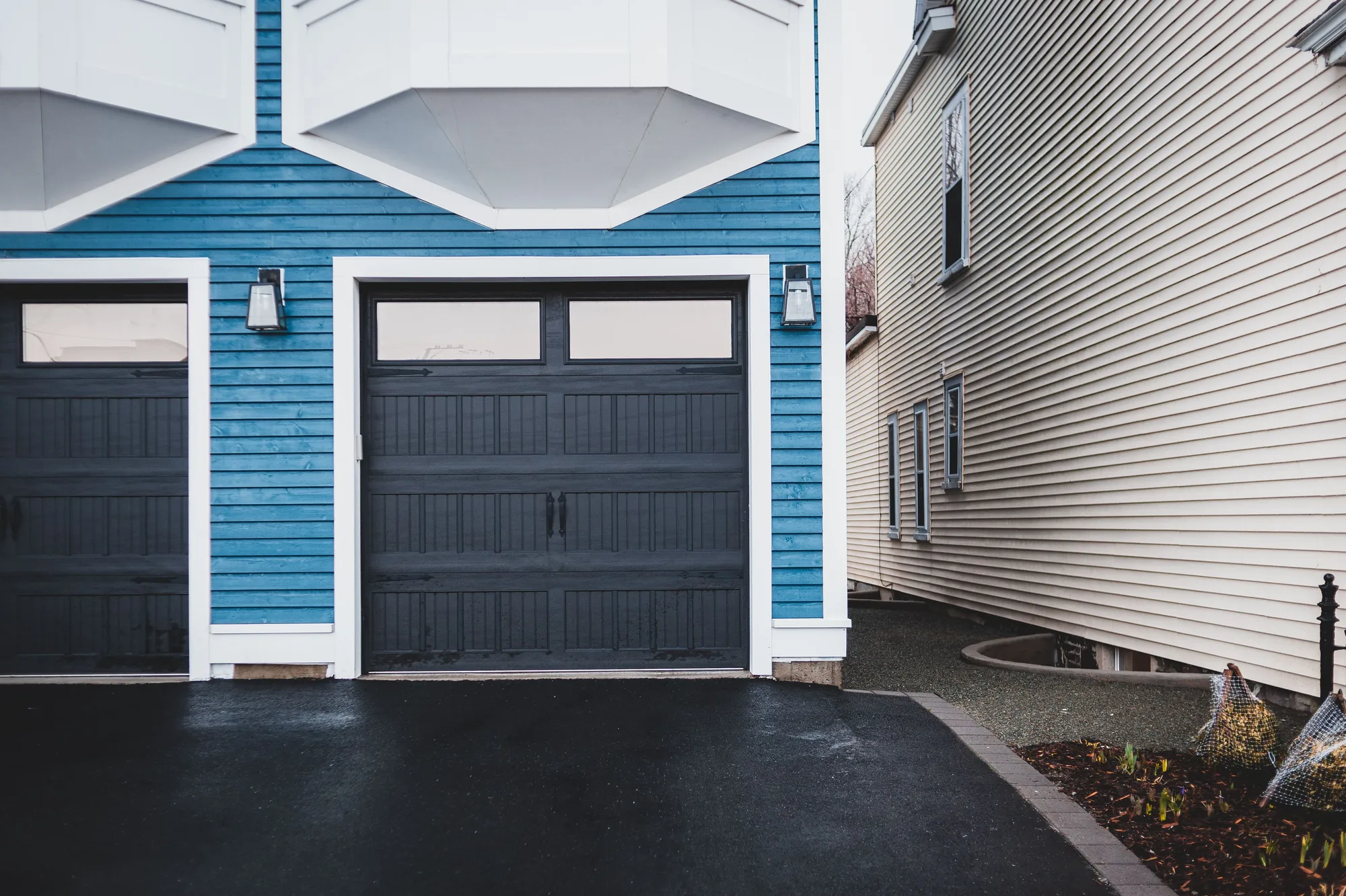 Residential garage door in Sahuarita